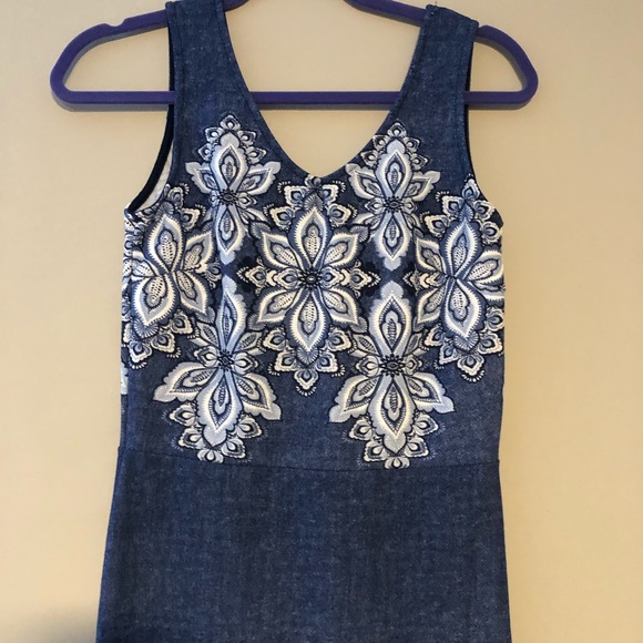 Moa Collection Bodycon Floral Dress - Picture 2 of 5